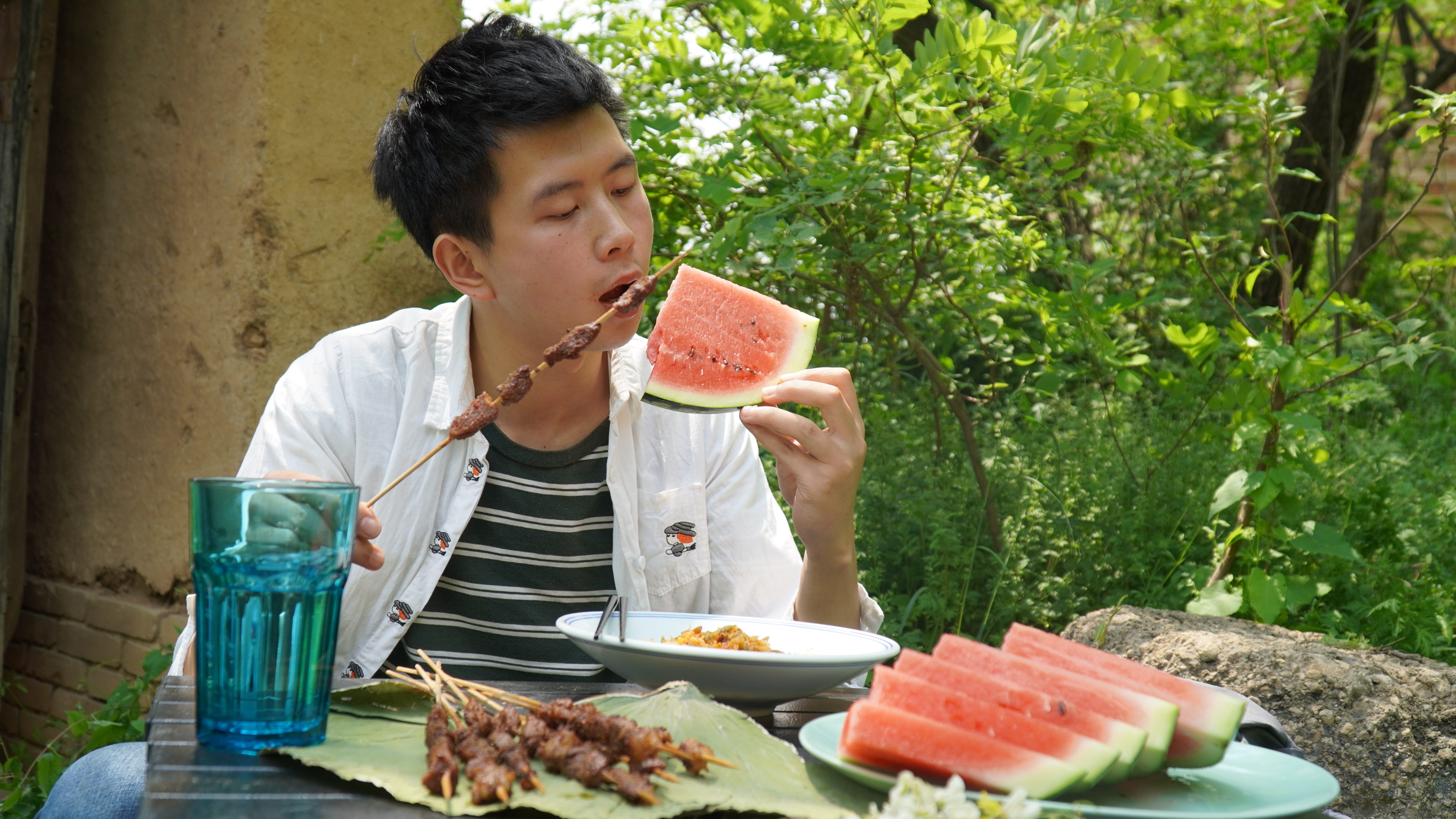 【出道616】【槐花羊肉串】一个人吃饭虽然孤独,但真的很爽